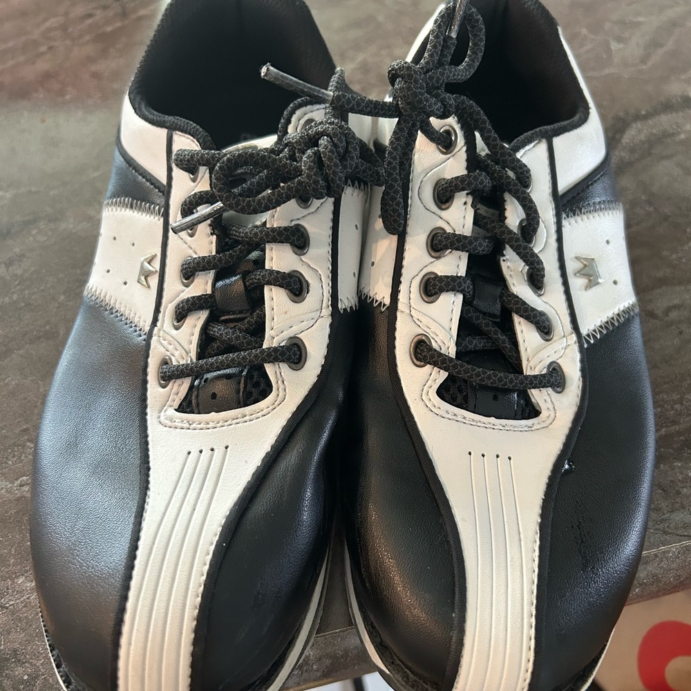 Women’s bowling shoes 8.5 (right handed bowler)